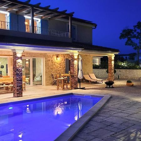 Villa Alara - Charming Villa With Heated Swimming Pool Milohnici Buitenkant foto