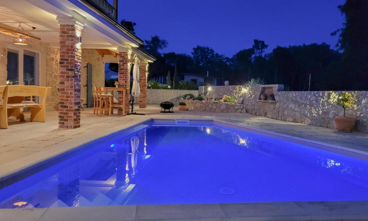 Villa Alara - Charming Villa With Heated Swimming Pool Milohnici Buitenkant foto