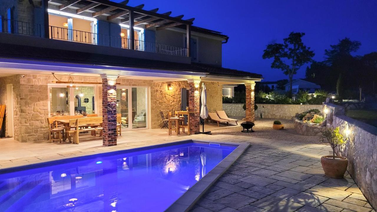 Villa Alara - Charming Villa With Heated Swimming Pool Milohnici Buitenkant foto
