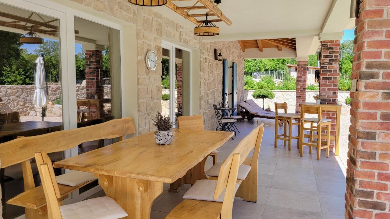 Villa Alara - Charming Villa With Heated Swimming Pool Milohnici Buitenkant foto