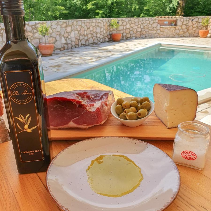 Villa Alara - Charming Villa With Heated Swimming Pool Milohnici Buitenkant foto