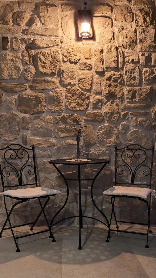 Villa Alara - Charming Villa With Heated Swimming Pool Milohnici Buitenkant foto