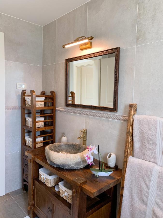 Villa Alara - Charming Villa With Heated Swimming Pool Milohnici Buitenkant foto