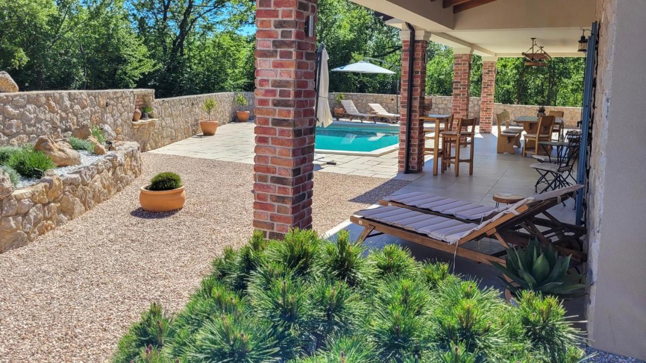 Villa Alara - Charming Villa With Heated Swimming Pool Milohnici Buitenkant foto