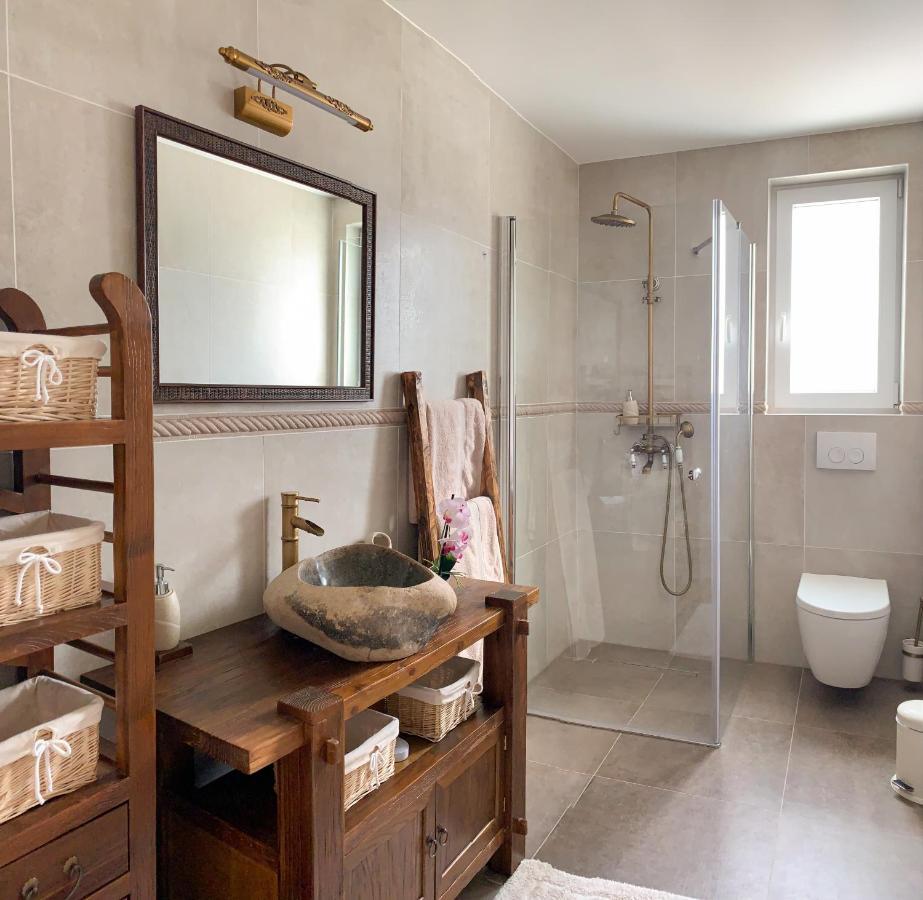Villa Alara - Charming Villa With Heated Swimming Pool Milohnici Buitenkant foto