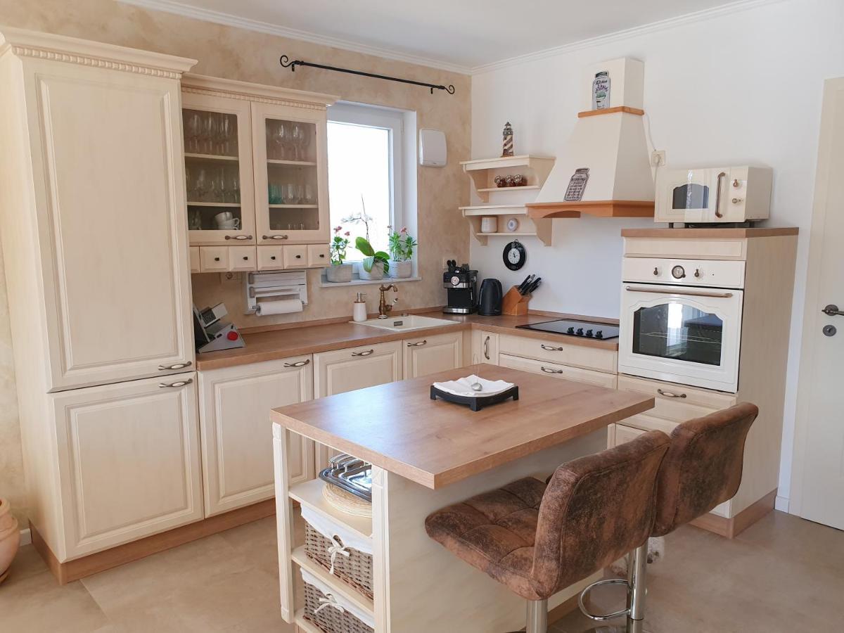 Villa Alara - Charming Villa With Heated Swimming Pool Milohnici Buitenkant foto