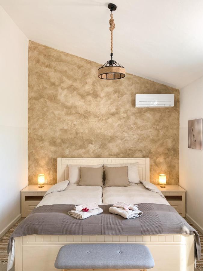 Villa Alara - Charming Villa With Heated Swimming Pool Milohnici Buitenkant foto