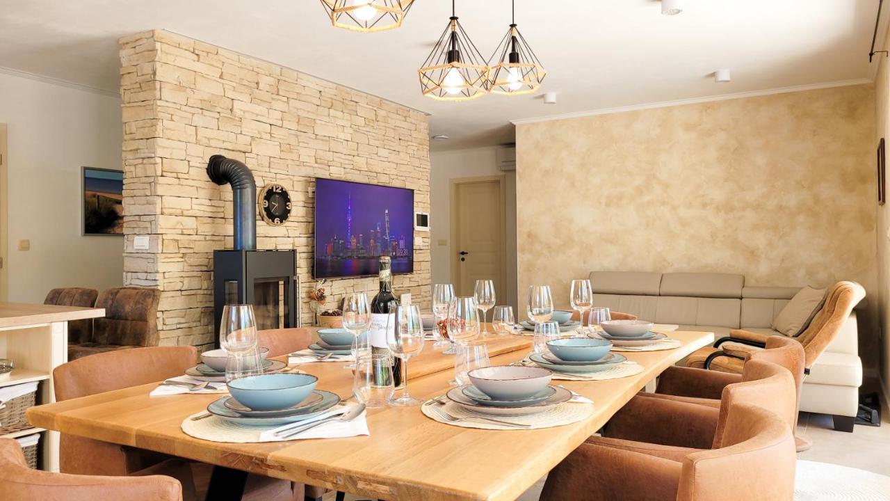 Villa Alara - Charming Villa With Heated Swimming Pool Milohnici Buitenkant foto