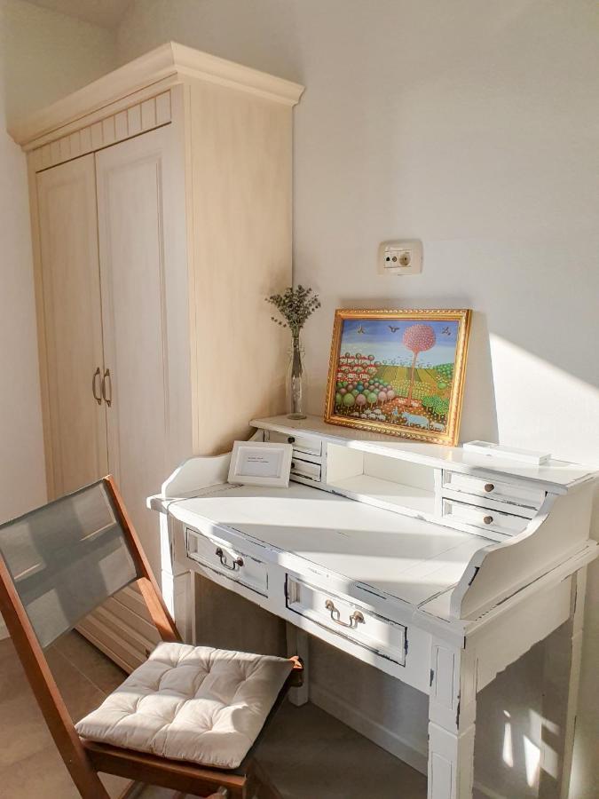 Villa Alara - Charming Villa With Heated Swimming Pool Milohnici Buitenkant foto