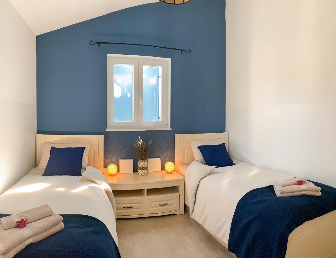 Villa Alara - Charming Villa With Heated Swimming Pool Milohnici Buitenkant foto