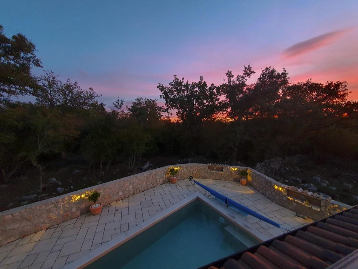 Villa Alara - Charming Villa With Heated Swimming Pool Milohnici Buitenkant foto